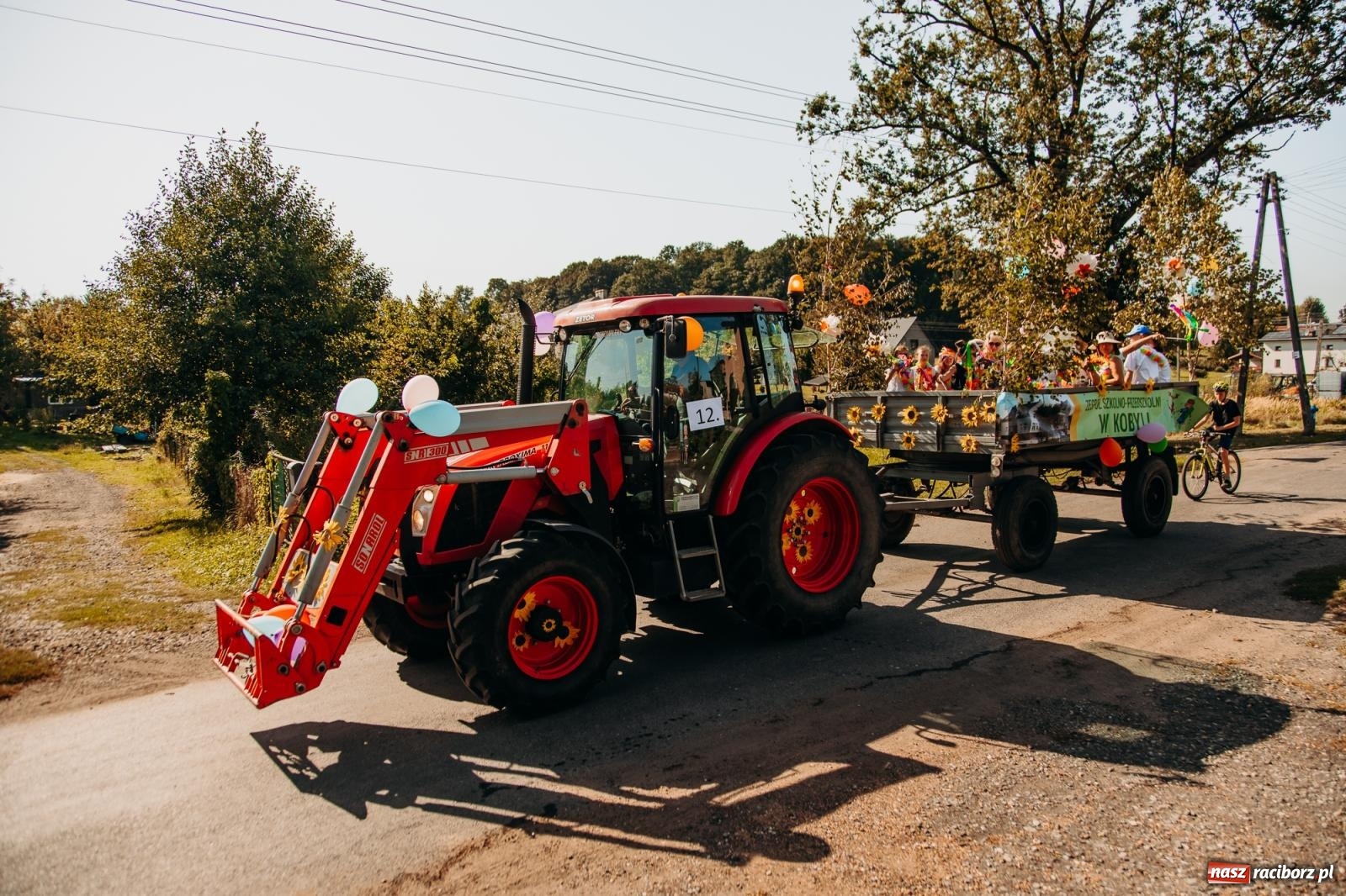Zdjęcie w galerii na portalu naszraciborz.pl: Korowód na długim dystansie. Dożynki w Rzuchowie [FOTO i WIDEO] wiadomości z regionu