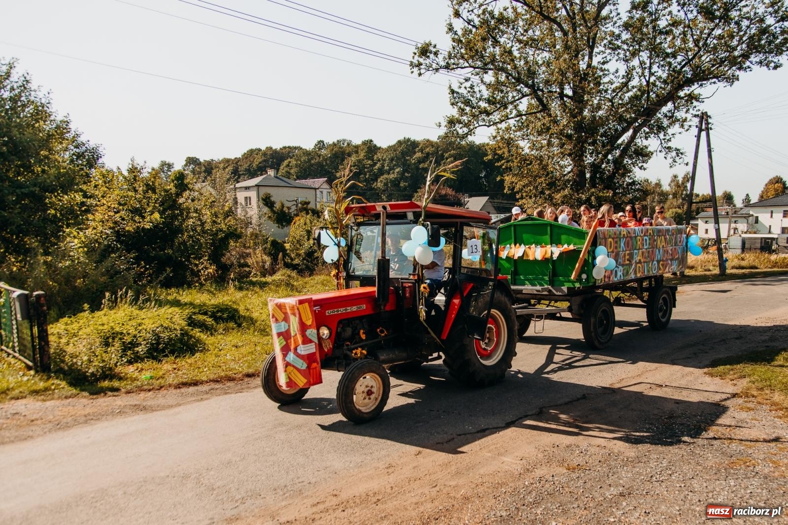 Zdjęcie w galerii na portalu naszraciborz.pl: Korowód na długim dystansie. Dożynki w Rzuchowie [FOTO i WIDEO] wiadomości z regionu