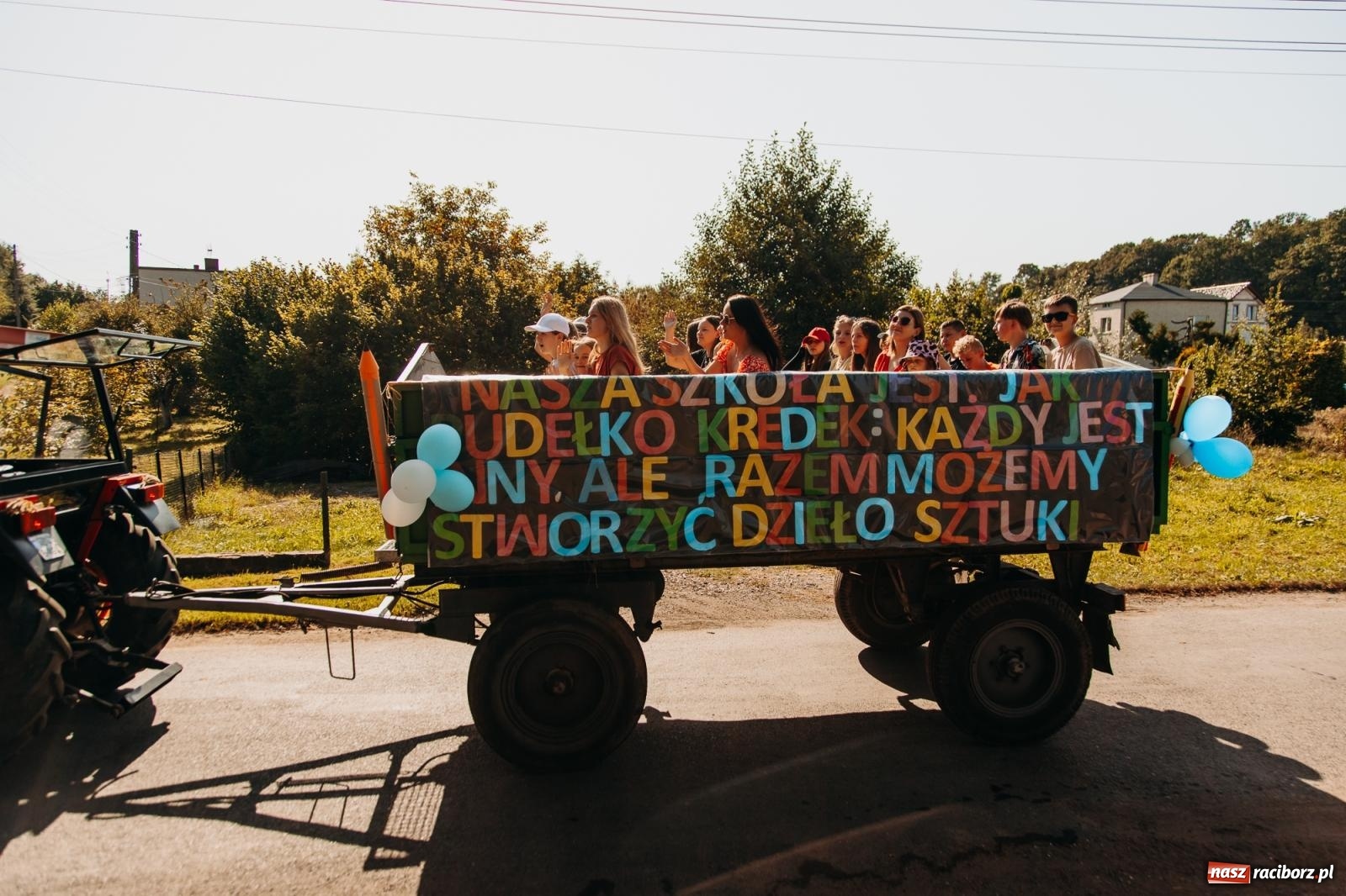 Zdjęcie w galerii na portalu naszraciborz.pl: Korowód na długim dystansie. Dożynki w Rzuchowie [FOTO i WIDEO] wiadomości z regionu