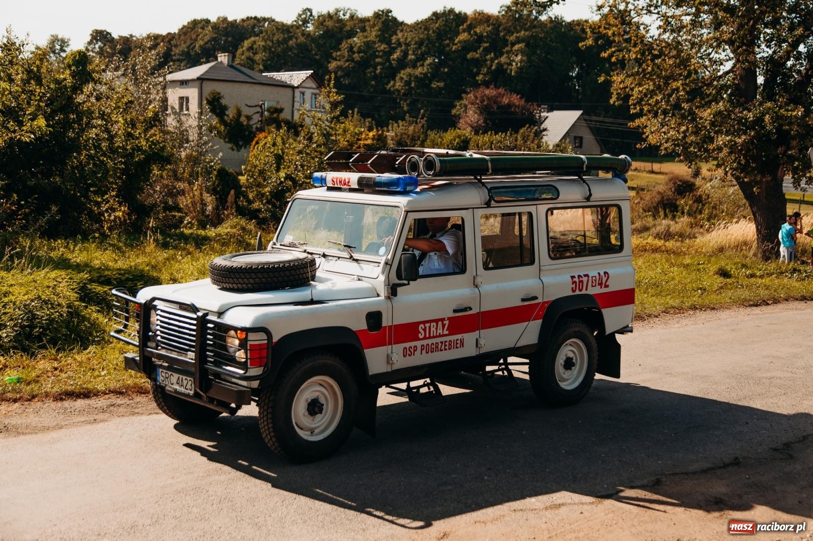 Zdjęcie w galerii na portalu naszraciborz.pl: Korowód na długim dystansie. Dożynki w Rzuchowie [FOTO i WIDEO] wiadomości z regionu