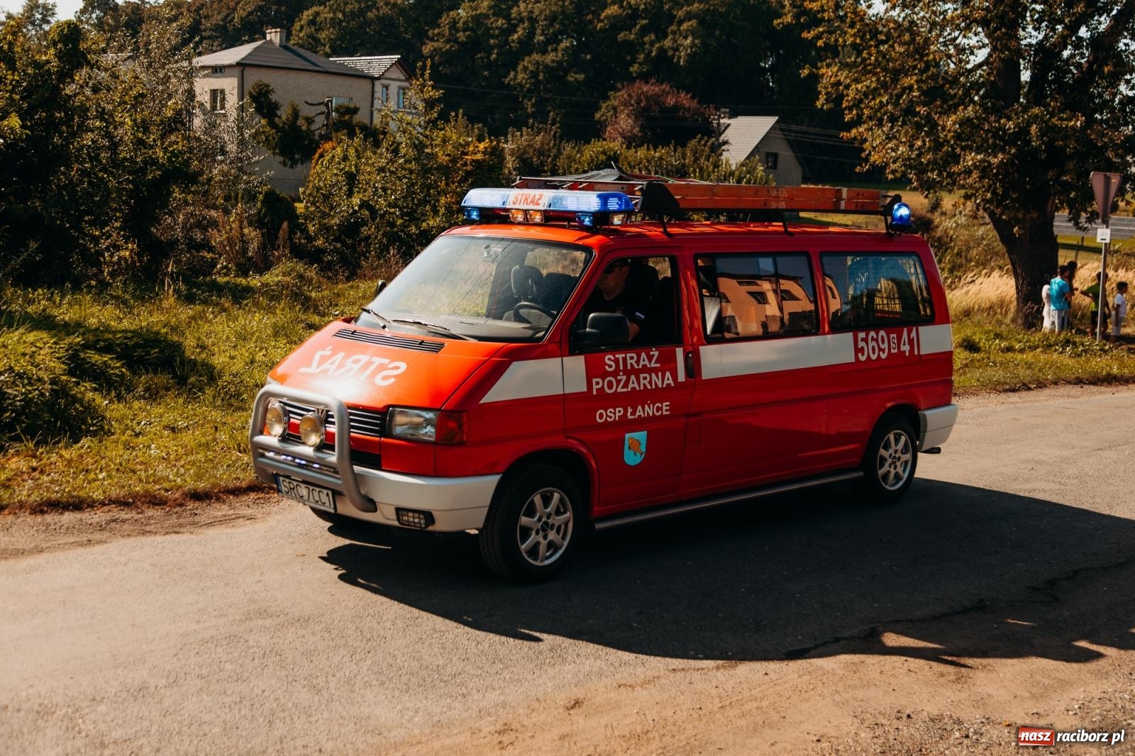 Zdjęcie w galerii na portalu naszraciborz.pl: Korowód na długim dystansie. Dożynki w Rzuchowie [FOTO i WIDEO] wiadomości z regionu
