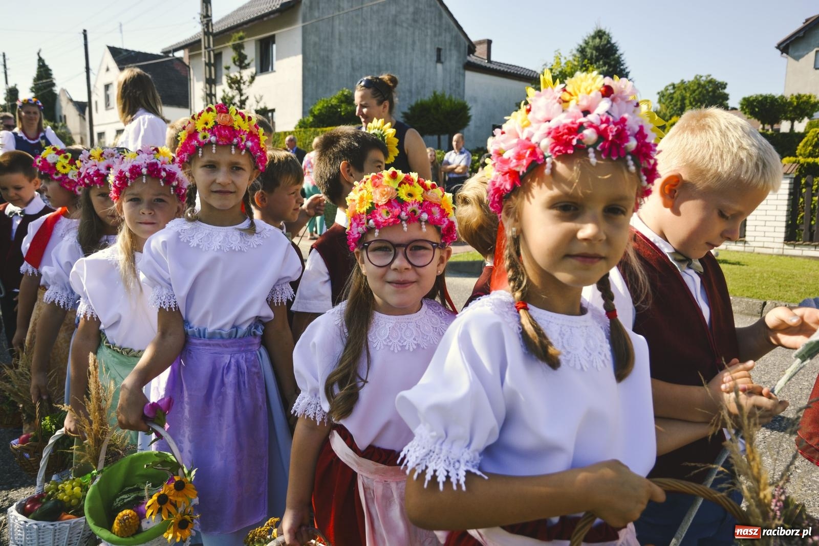 Zdjęcie w galerii na portalu naszraciborz.pl: Spod Złotego Kłosa na Mszę świętą dziękczynną [FOTO i WIDEO] wiadomości z regionu