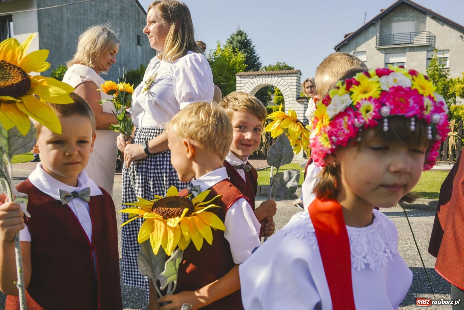 Zdjęcie w galerii na portalu naszraciborz.pl: Spod Złotego Kłosa na Mszę świętą dziękczynną [FOTO i WIDEO] wiadomości z regionu