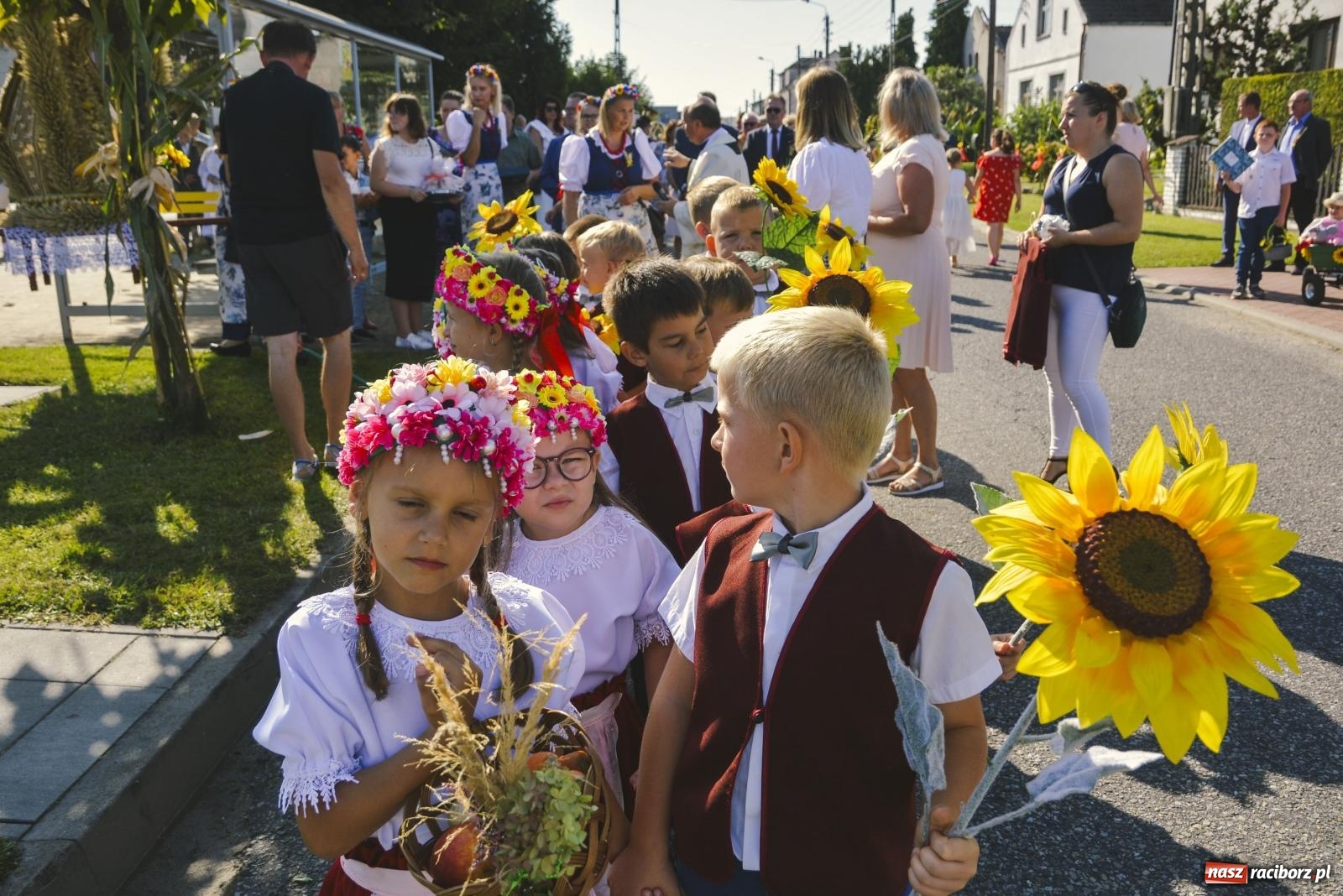 Zdjęcie w galerii na portalu naszraciborz.pl: Spod Złotego Kłosa na Mszę świętą dziękczynną [FOTO i WIDEO] wiadomości z regionu