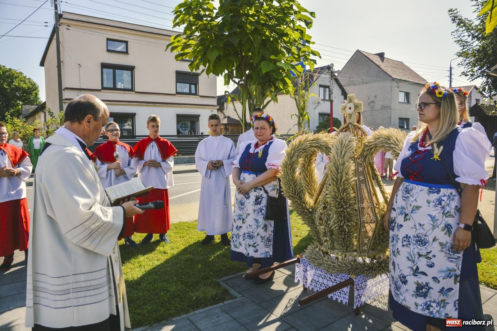 Zdjęcie w galerii na portalu naszraciborz.pl: Spod Złotego Kłosa na Mszę świętą dziękczynną [FOTO i WIDEO] wiadomości z regionu