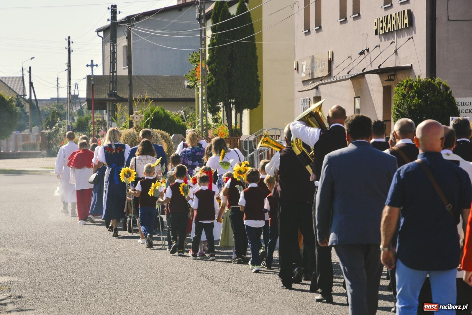 Zdjęcie w galerii na portalu naszraciborz.pl: Spod Złotego Kłosa na Mszę świętą dziękczynną [FOTO i WIDEO] wiadomości z regionu