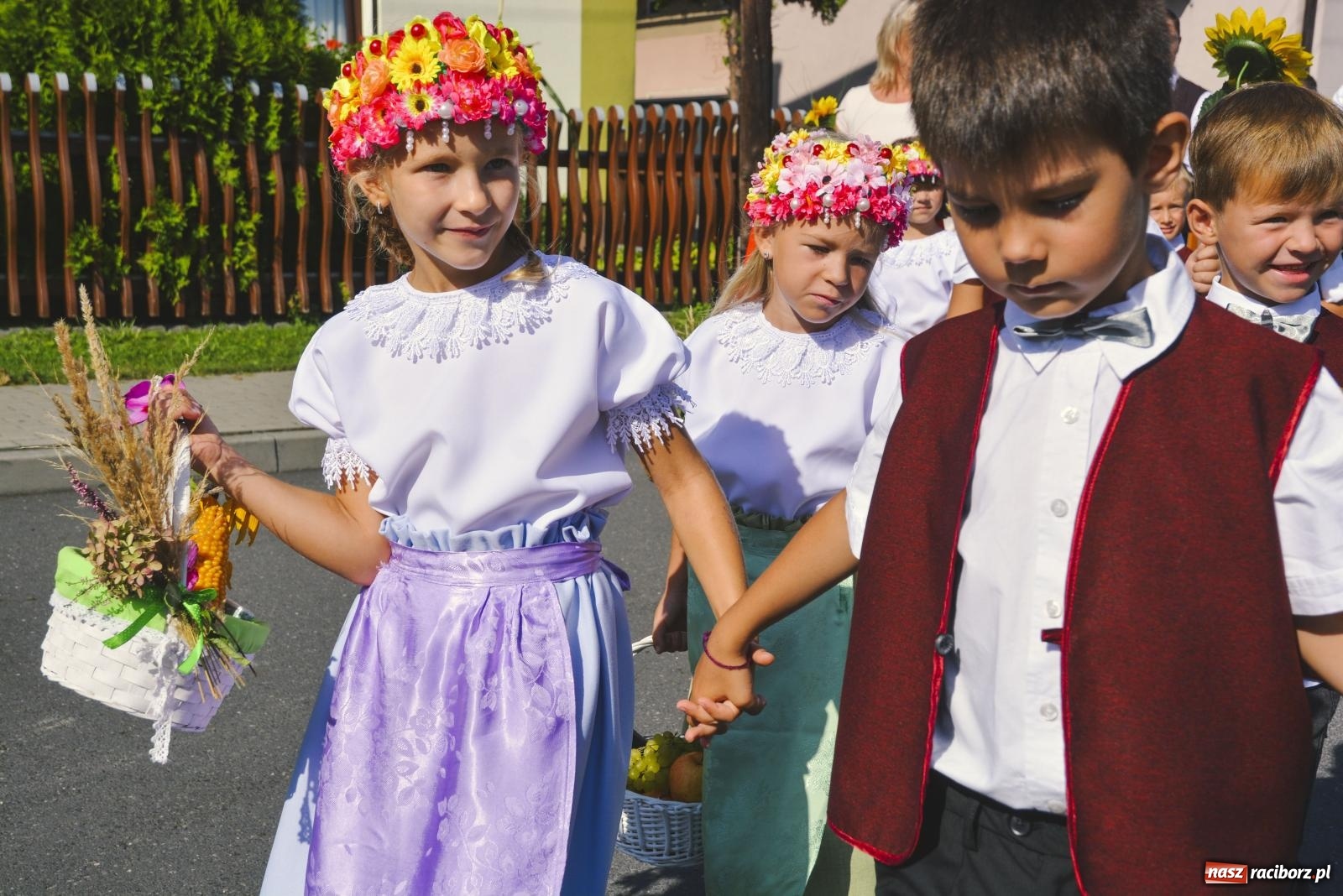 Zdjęcie w galerii na portalu naszraciborz.pl: Spod Złotego Kłosa na Mszę świętą dziękczynną [FOTO i WIDEO] wiadomości z regionu