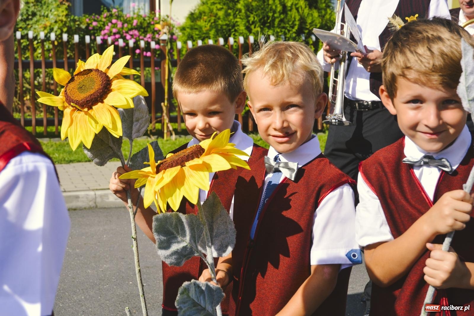 Zdjęcie w galerii na portalu naszraciborz.pl: Spod Złotego Kłosa na Mszę świętą dziękczynną [FOTO i WIDEO] wiadomości z regionu