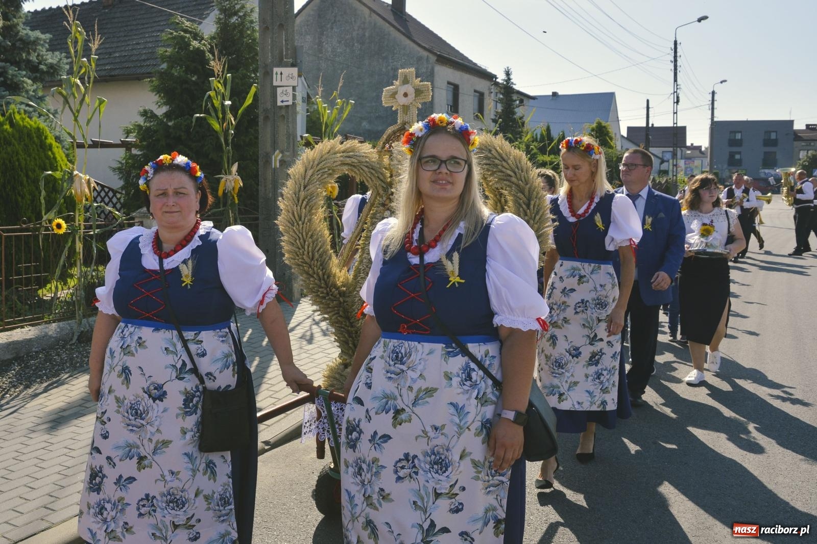 Zdjęcie w galerii na portalu naszraciborz.pl: Spod Złotego Kłosa na Mszę świętą dziękczynną [FOTO i WIDEO] wiadomości z regionu