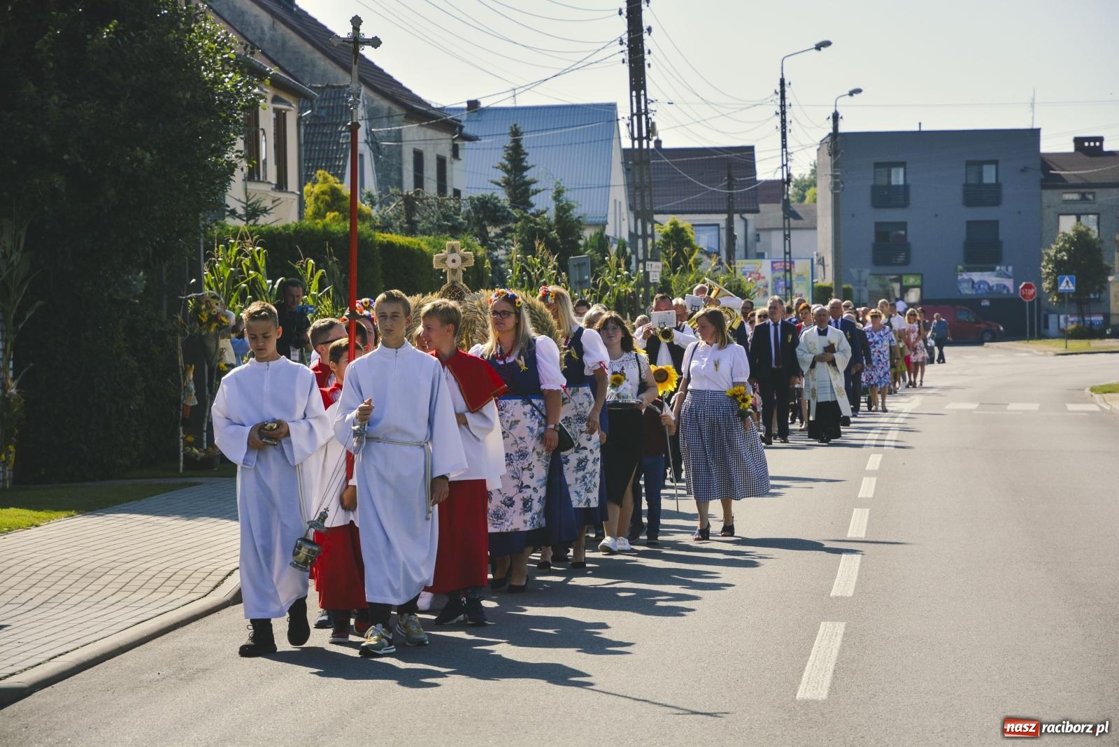 Zdjęcie w galerii na portalu naszraciborz.pl: Spod Złotego Kłosa na Mszę świętą dziękczynną [FOTO i WIDEO] wiadomości z regionu