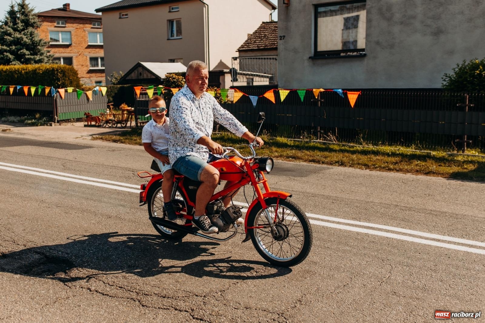 Zdjęcie w galerii na portalu naszraciborz.pl: Korowód i śląska biesiada. Dożynki w Raszczycach [FOTO i WIDEO] wiadomości z regionu