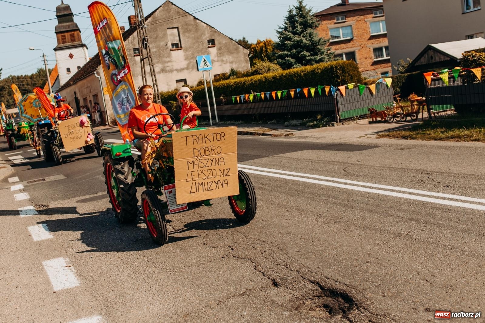 Zdjęcie w galerii na portalu naszraciborz.pl: Korowód i śląska biesiada. Dożynki w Raszczycach [FOTO i WIDEO] wiadomości z regionu