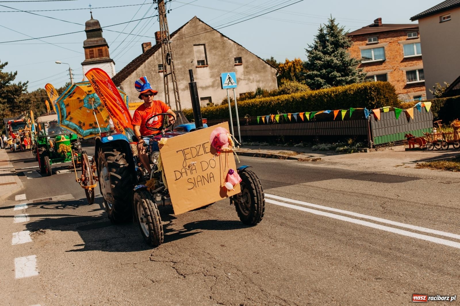 Zdjęcie w galerii na portalu naszraciborz.pl: Korowód i śląska biesiada. Dożynki w Raszczycach [FOTO i WIDEO] wiadomości z regionu