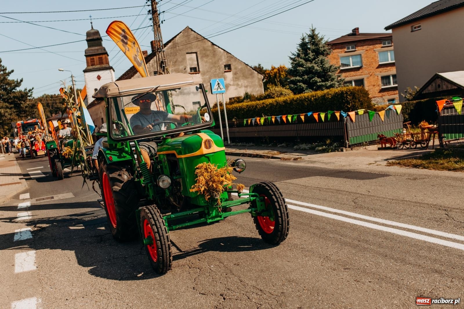 Zdjęcie w galerii na portalu naszraciborz.pl: Korowód i śląska biesiada. Dożynki w Raszczycach [FOTO i WIDEO] wiadomości z regionu