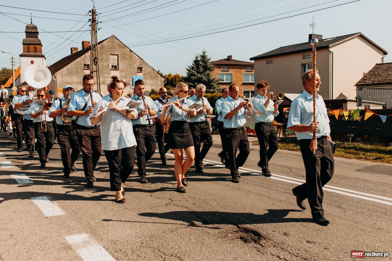 Zdjęcie w galerii na portalu naszraciborz.pl: Korowód i śląska biesiada. Dożynki w Raszczycach [FOTO i WIDEO] wiadomości z regionu