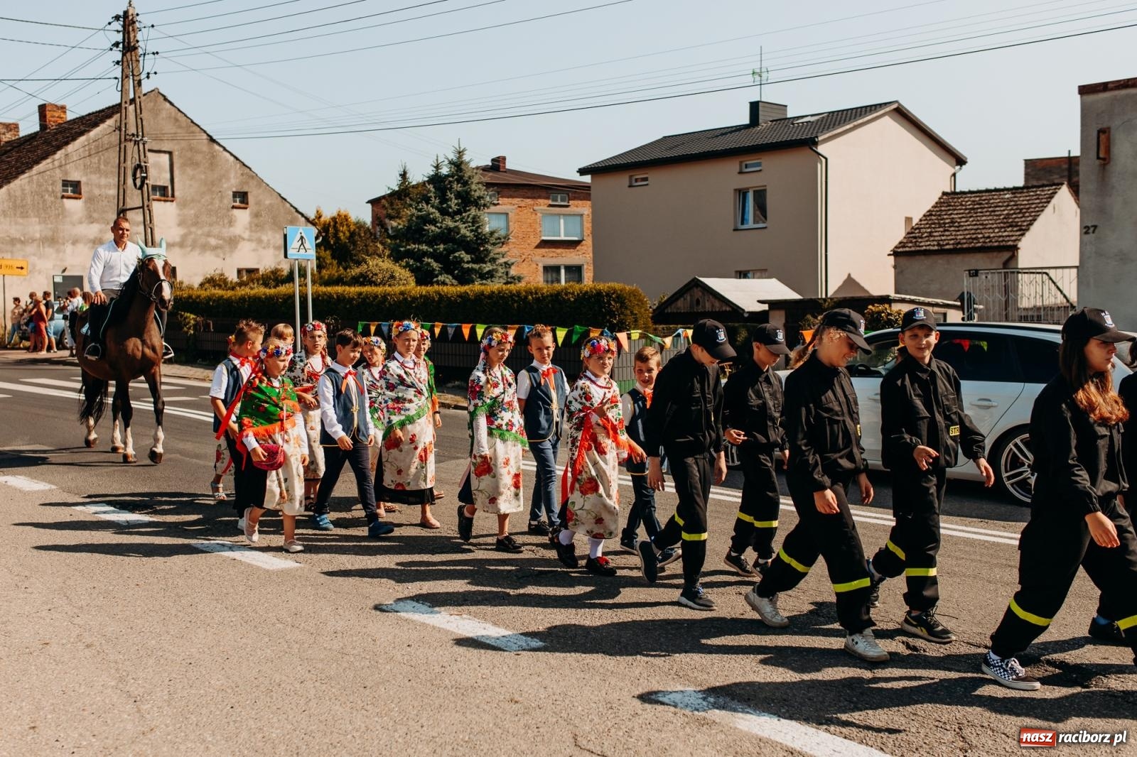 Zdjęcie w galerii na portalu naszraciborz.pl: Korowód i śląska biesiada. Dożynki w Raszczycach [FOTO i WIDEO] wiadomości z regionu