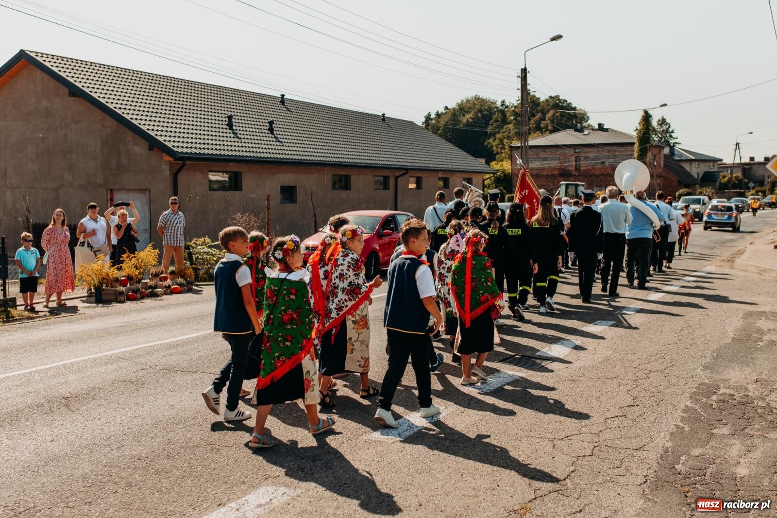 Zdjęcie w galerii na portalu naszraciborz.pl: Korowód i śląska biesiada. Dożynki w Raszczycach [FOTO i WIDEO] wiadomości z regionu