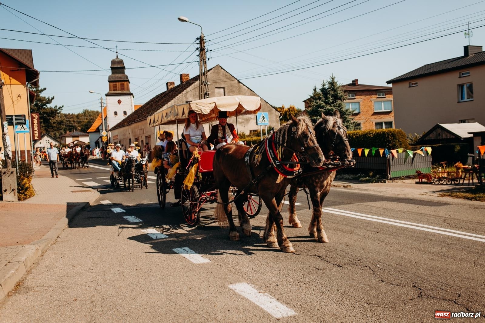 Zdjęcie w galerii na portalu naszraciborz.pl: Korowód i śląska biesiada. Dożynki w Raszczycach [FOTO i WIDEO] wiadomości z regionu