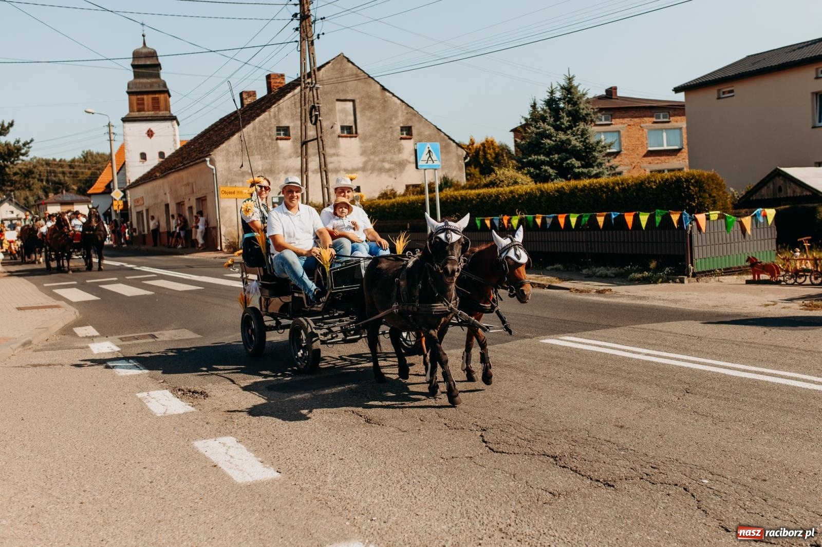 Zdjęcie w galerii na portalu naszraciborz.pl: Korowód i śląska biesiada. Dożynki w Raszczycach [FOTO i WIDEO] wiadomości z regionu
