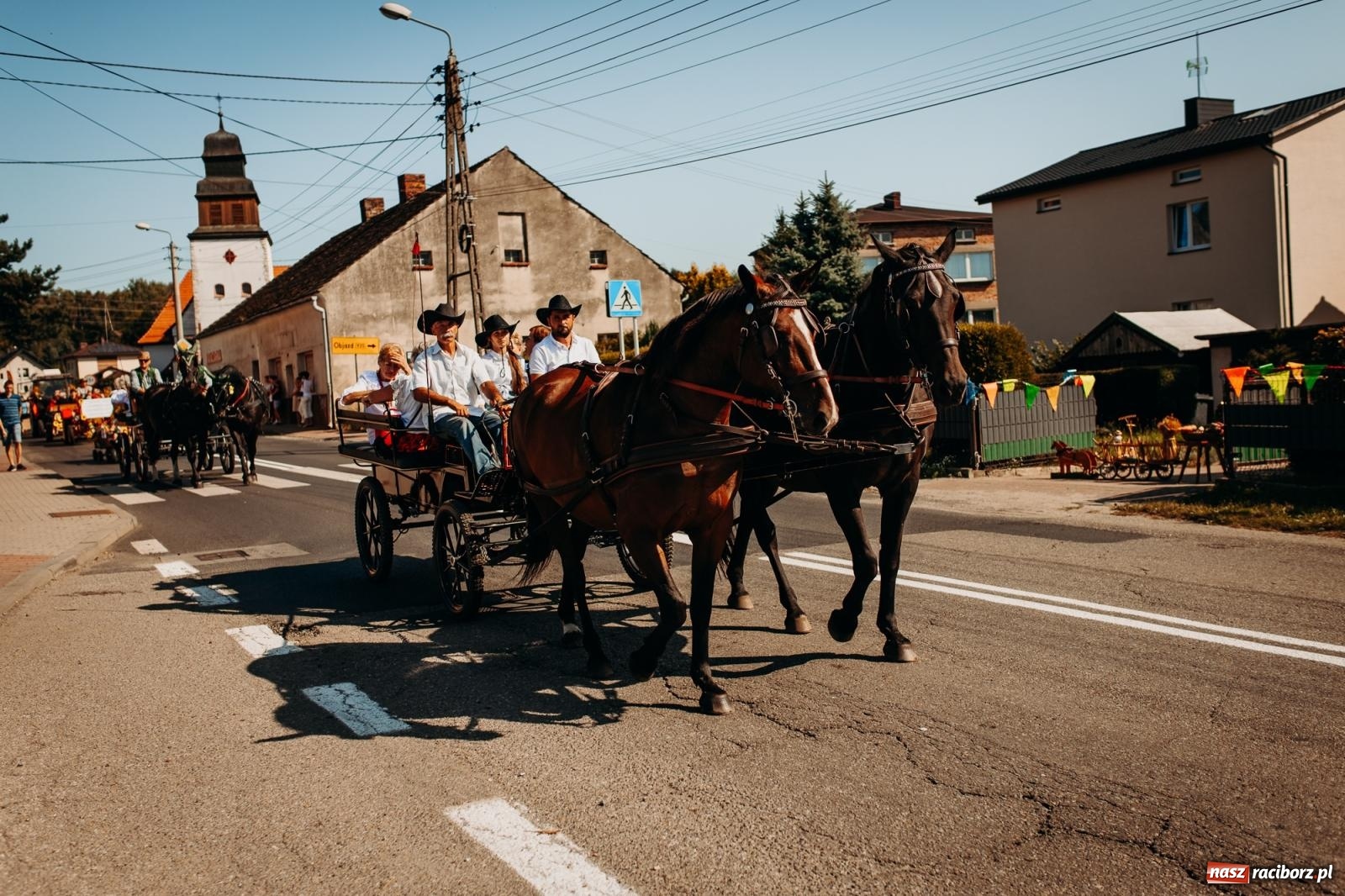 Zdjęcie w galerii na portalu naszraciborz.pl: Korowód i śląska biesiada. Dożynki w Raszczycach [FOTO i WIDEO] wiadomości z regionu