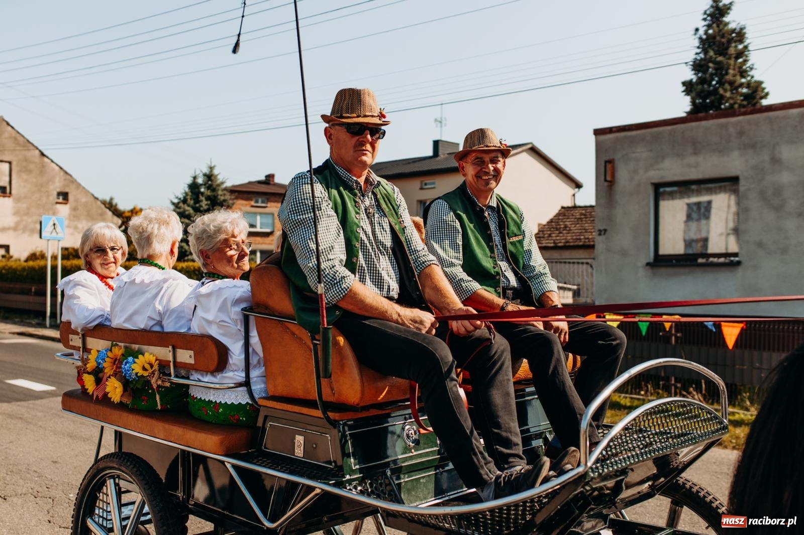 Zdjęcie w galerii na portalu naszraciborz.pl: Korowód i śląska biesiada. Dożynki w Raszczycach [FOTO i WIDEO] wiadomości z regionu