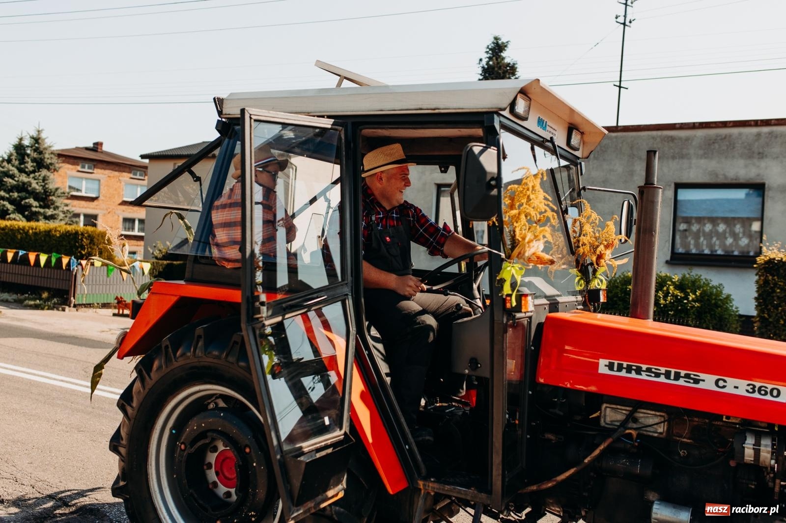 Zdjęcie w galerii na portalu naszraciborz.pl: Korowód i śląska biesiada. Dożynki w Raszczycach [FOTO i WIDEO] wiadomości z regionu