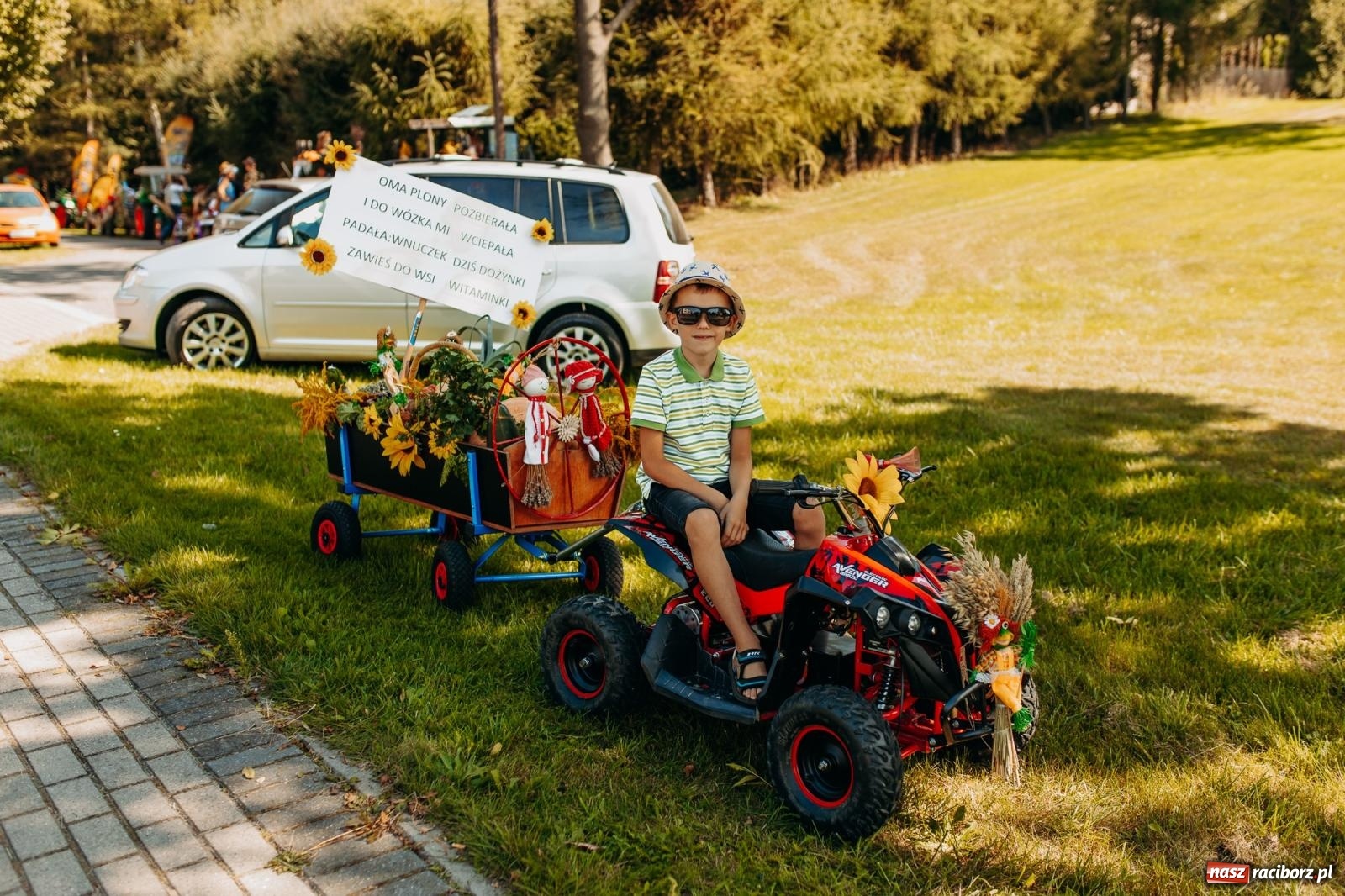 Zdjęcie w galerii na portalu naszraciborz.pl: Korowód i śląska biesiada. Dożynki w Raszczycach [FOTO i WIDEO] wiadomości z regionu