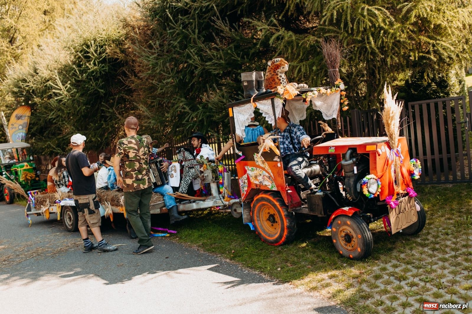 Zdjęcie w galerii na portalu naszraciborz.pl: Korowód i śląska biesiada. Dożynki w Raszczycach [FOTO i WIDEO] wiadomości z regionu