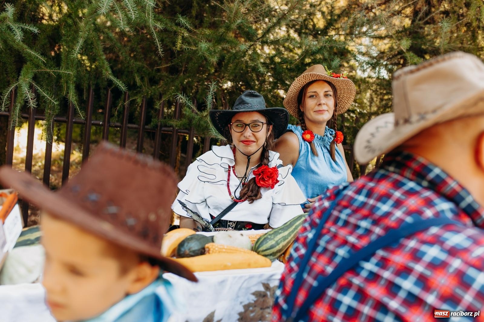 Zdjęcie w galerii na portalu naszraciborz.pl: Korowód i śląska biesiada. Dożynki w Raszczycach [FOTO i WIDEO] wiadomości z regionu