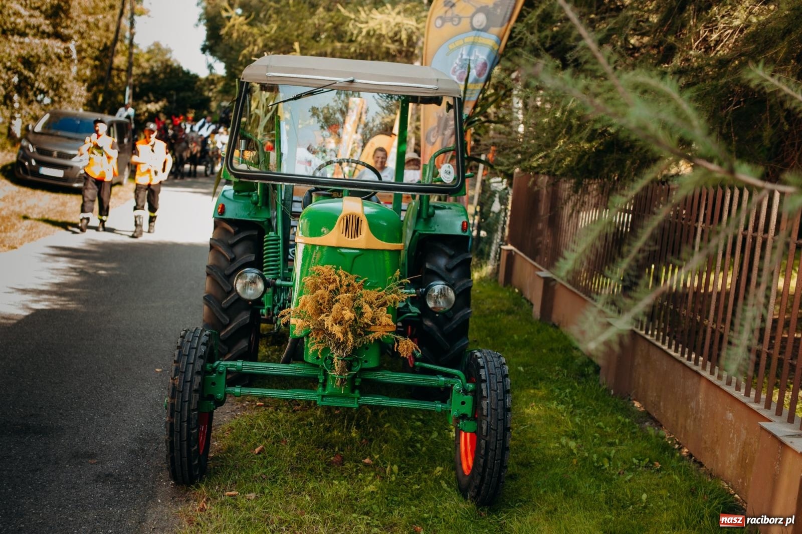 Zdjęcie w galerii na portalu naszraciborz.pl: Korowód i śląska biesiada. Dożynki w Raszczycach [FOTO i WIDEO] wiadomości z regionu