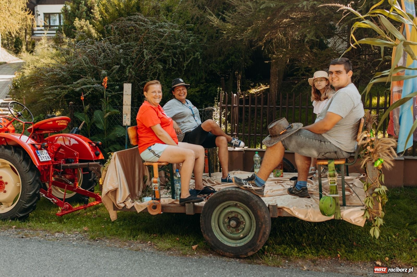 Zdjęcie w galerii na portalu naszraciborz.pl: Korowód i śląska biesiada. Dożynki w Raszczycach [FOTO i WIDEO] wiadomości z regionu