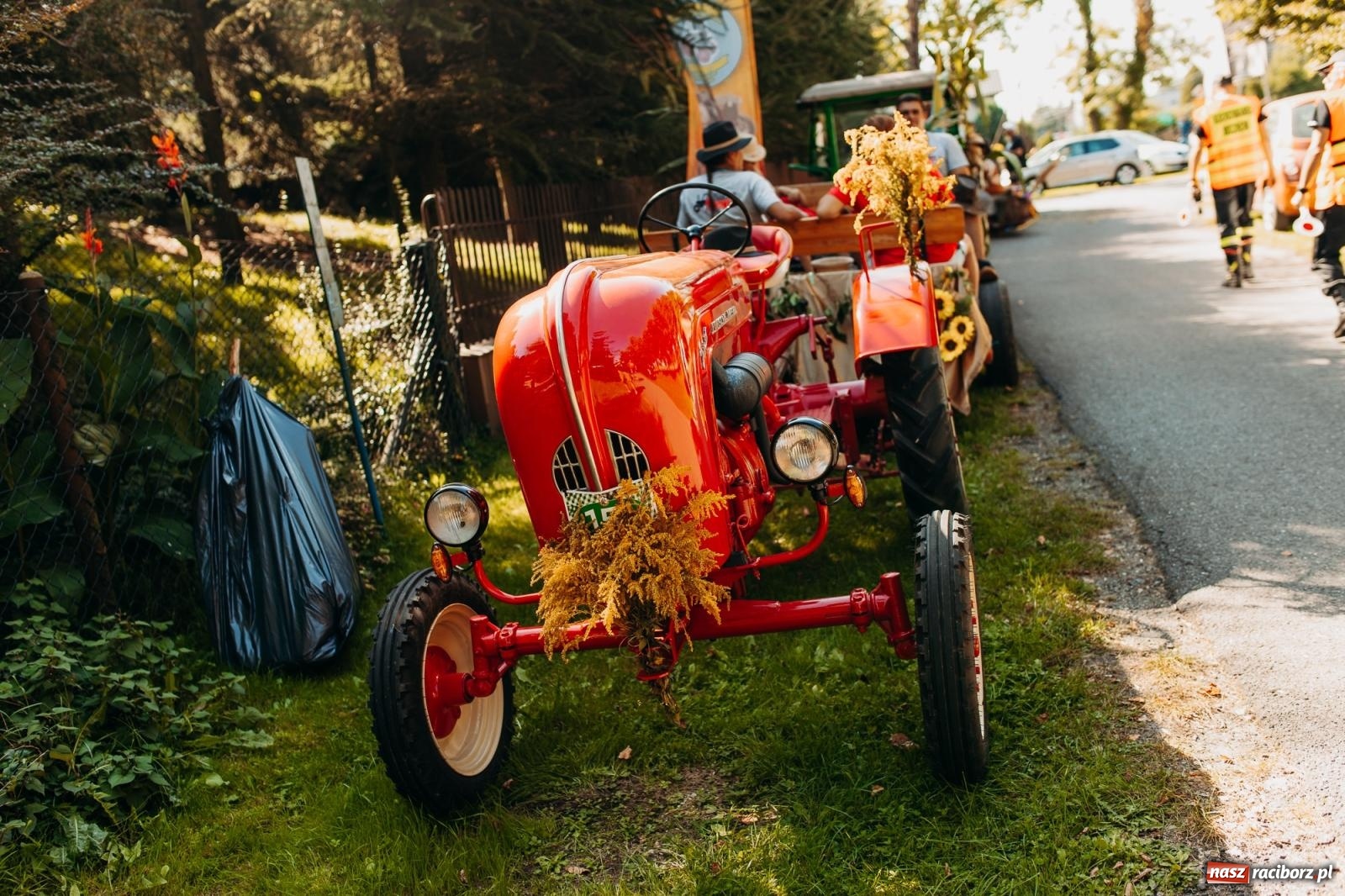 Zdjęcie w galerii na portalu naszraciborz.pl: Korowód i śląska biesiada. Dożynki w Raszczycach [FOTO i WIDEO] wiadomości z regionu