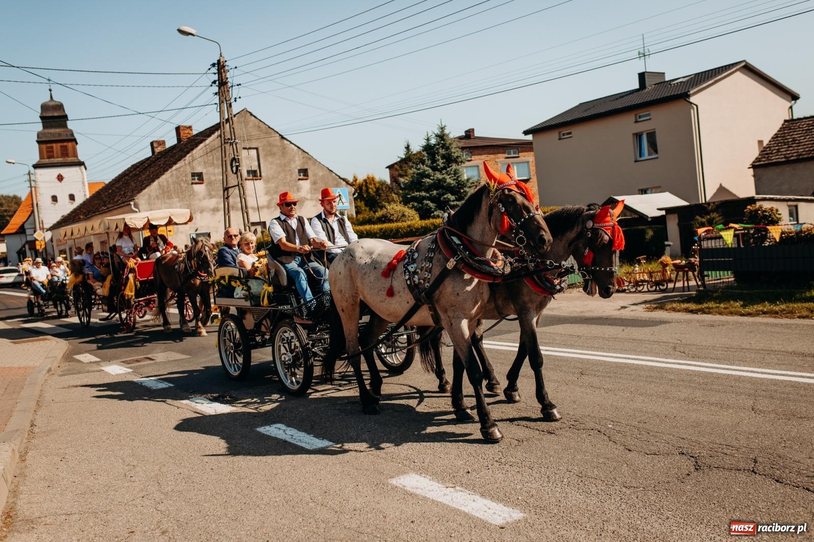 Zdjęcie w galerii na portalu naszraciborz.pl: Korowód i śląska biesiada. Dożynki w Raszczycach [FOTO i WIDEO] wiadomości z regionu
