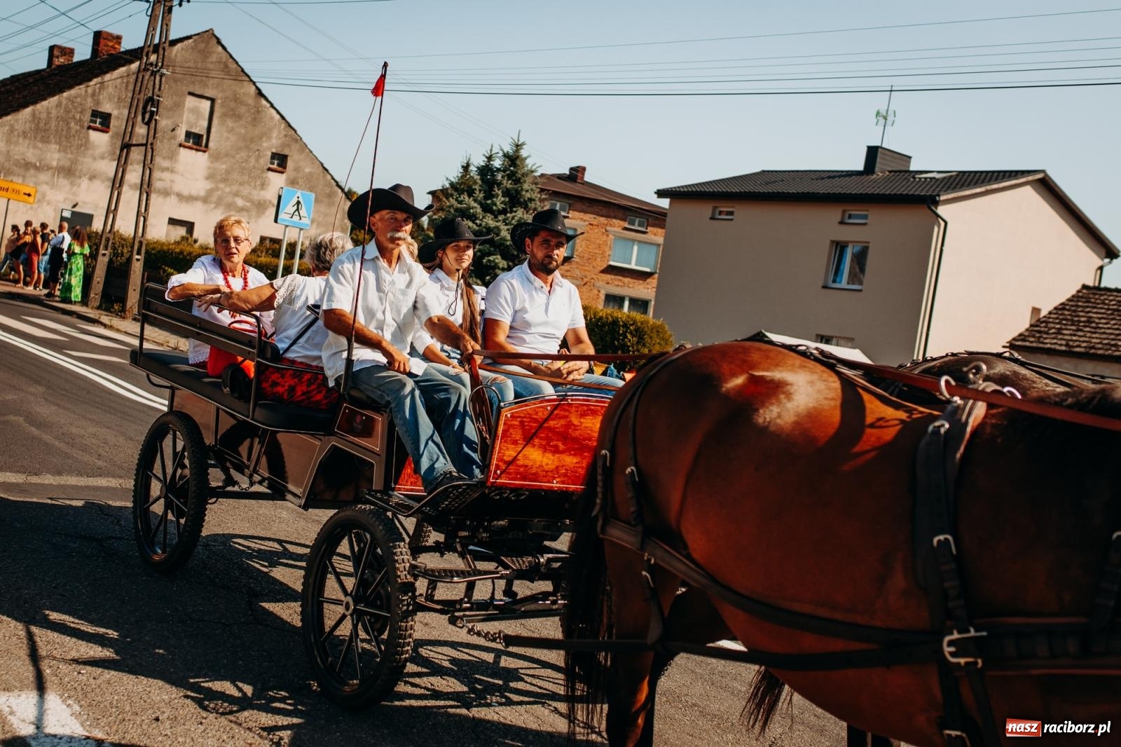 Zdjęcie w galerii na portalu naszraciborz.pl: Korowód i śląska biesiada. Dożynki w Raszczycach [FOTO i WIDEO] wiadomości z regionu