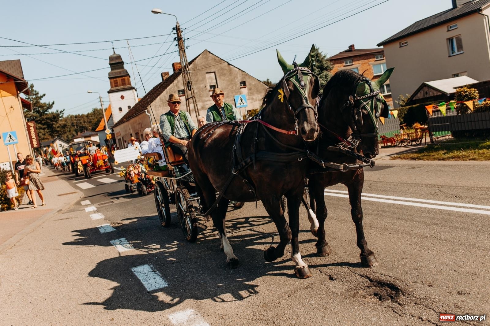 Zdjęcie w galerii na portalu naszraciborz.pl: Korowód i śląska biesiada. Dożynki w Raszczycach [FOTO i WIDEO] wiadomości z regionu