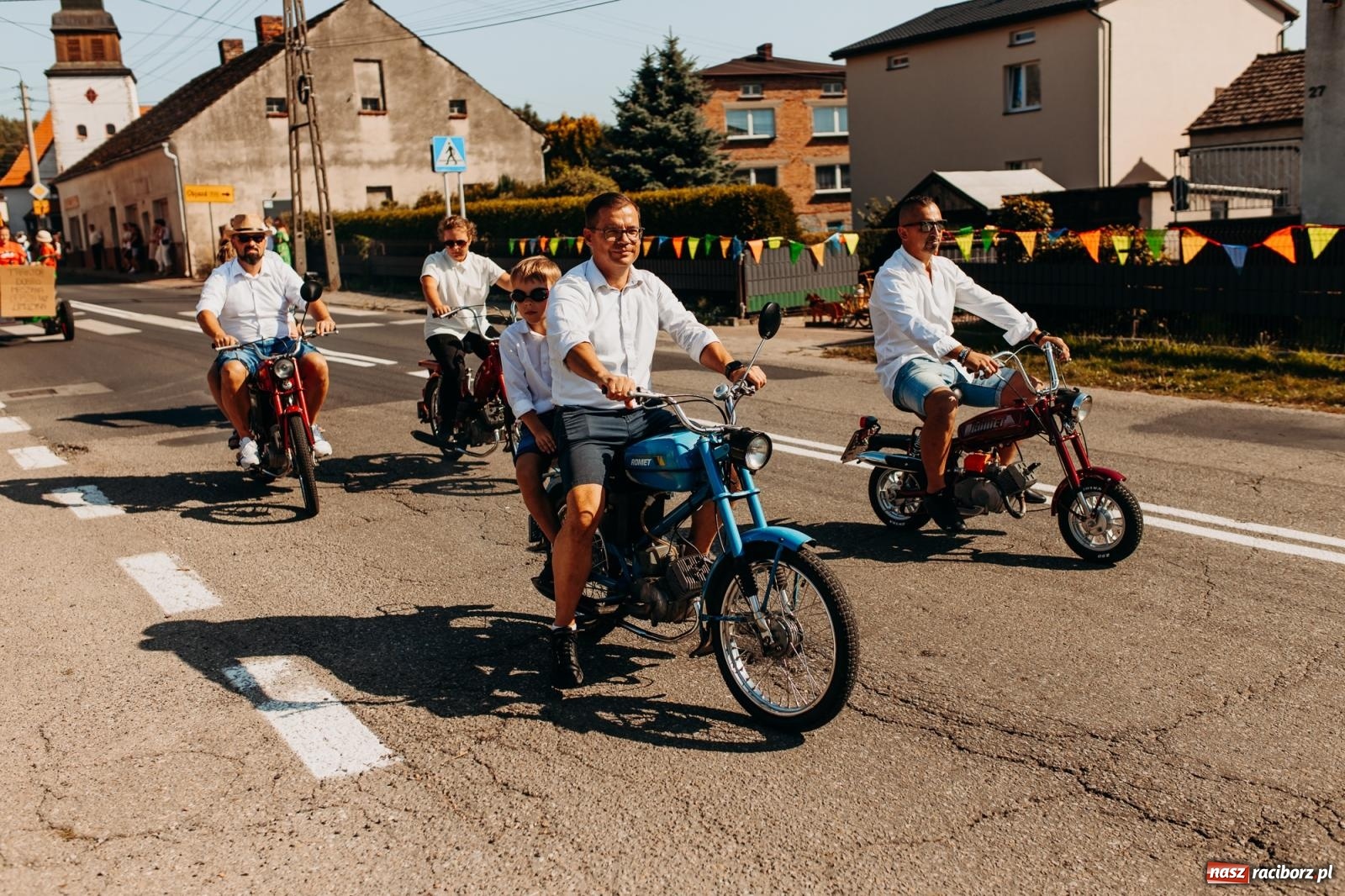 Zdjęcie w galerii na portalu naszraciborz.pl: Korowód i śląska biesiada. Dożynki w Raszczycach [FOTO i WIDEO] wiadomości z regionu