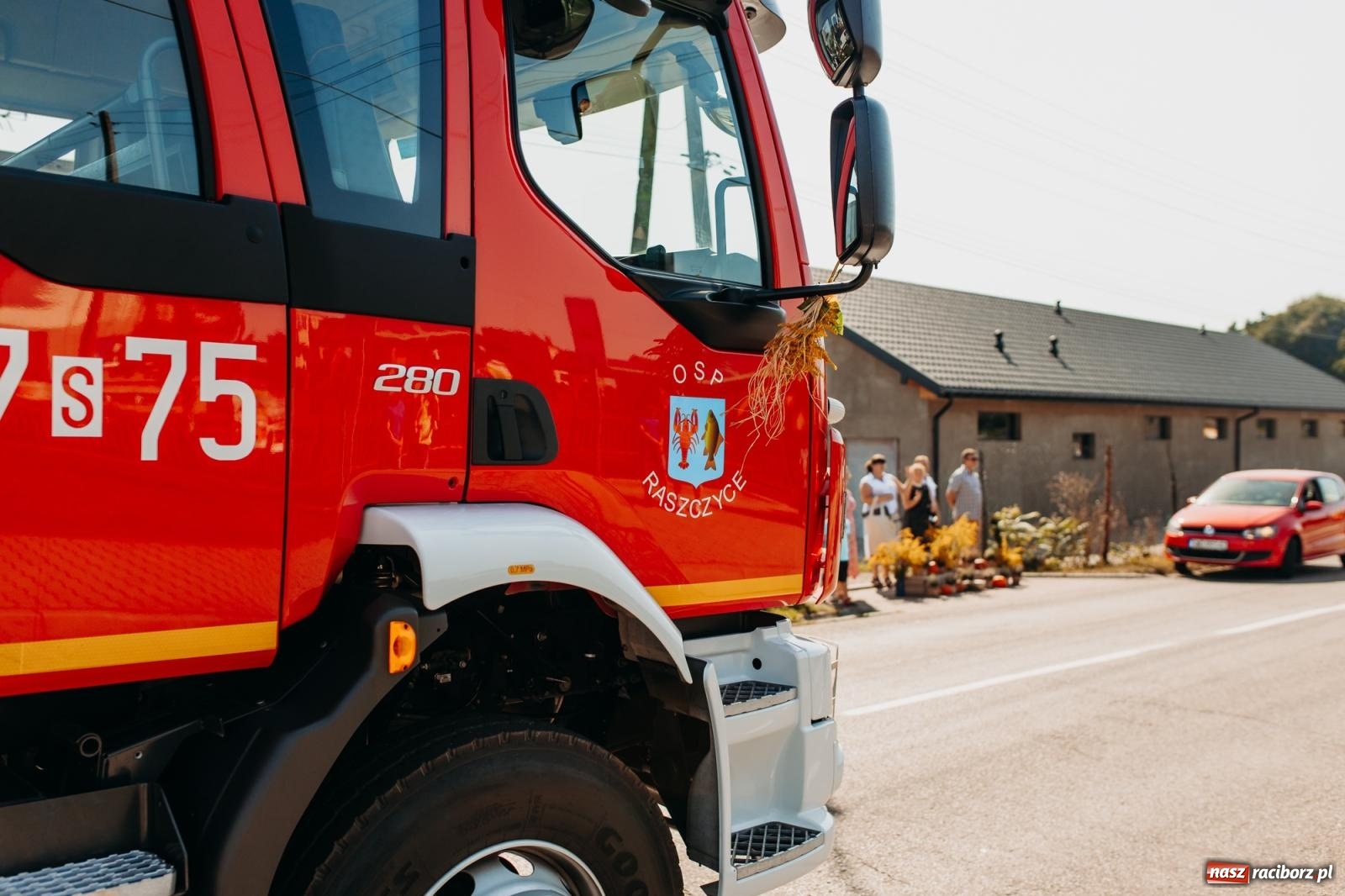 Zdjęcie w galerii na portalu naszraciborz.pl: Korowód i śląska biesiada. Dożynki w Raszczycach [FOTO i WIDEO] wiadomości z regionu