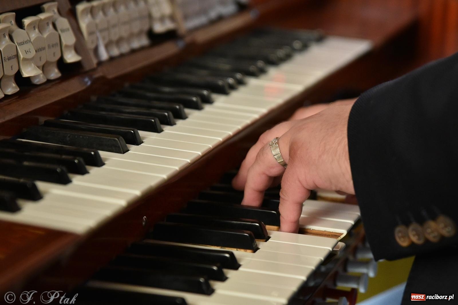 Zdjęcie w galerii na portalu naszraciborz.pl: Muzyka odnaleziona w świątyni na Ostrogu [FOTO i WIDEO] wiadomości z regionu