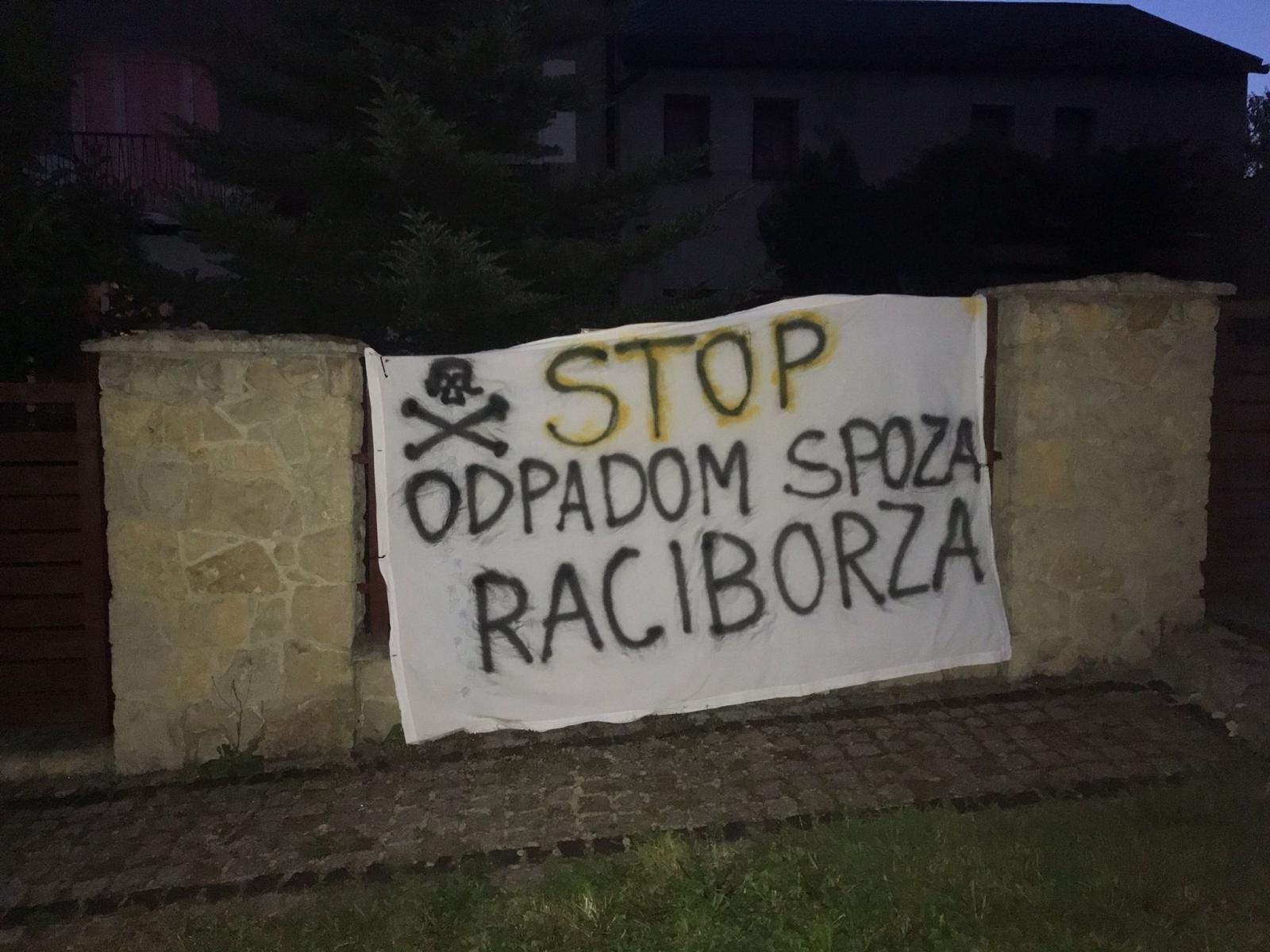 Zdjęcie w galerii na portalu naszraciborz.pl: W Brzeziu protestują, w środę sesja nadzwyczajna o odpadach wiadomości z regionu