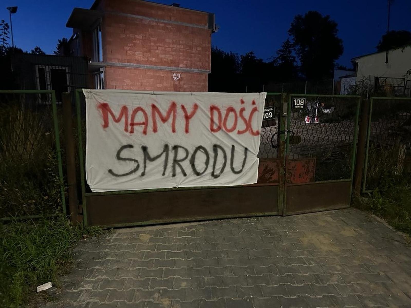 Zdjęcie w galerii na portalu naszraciborz.pl: W Brzeziu protestują, w środę sesja nadzwyczajna o odpadach wiadomości z regionu