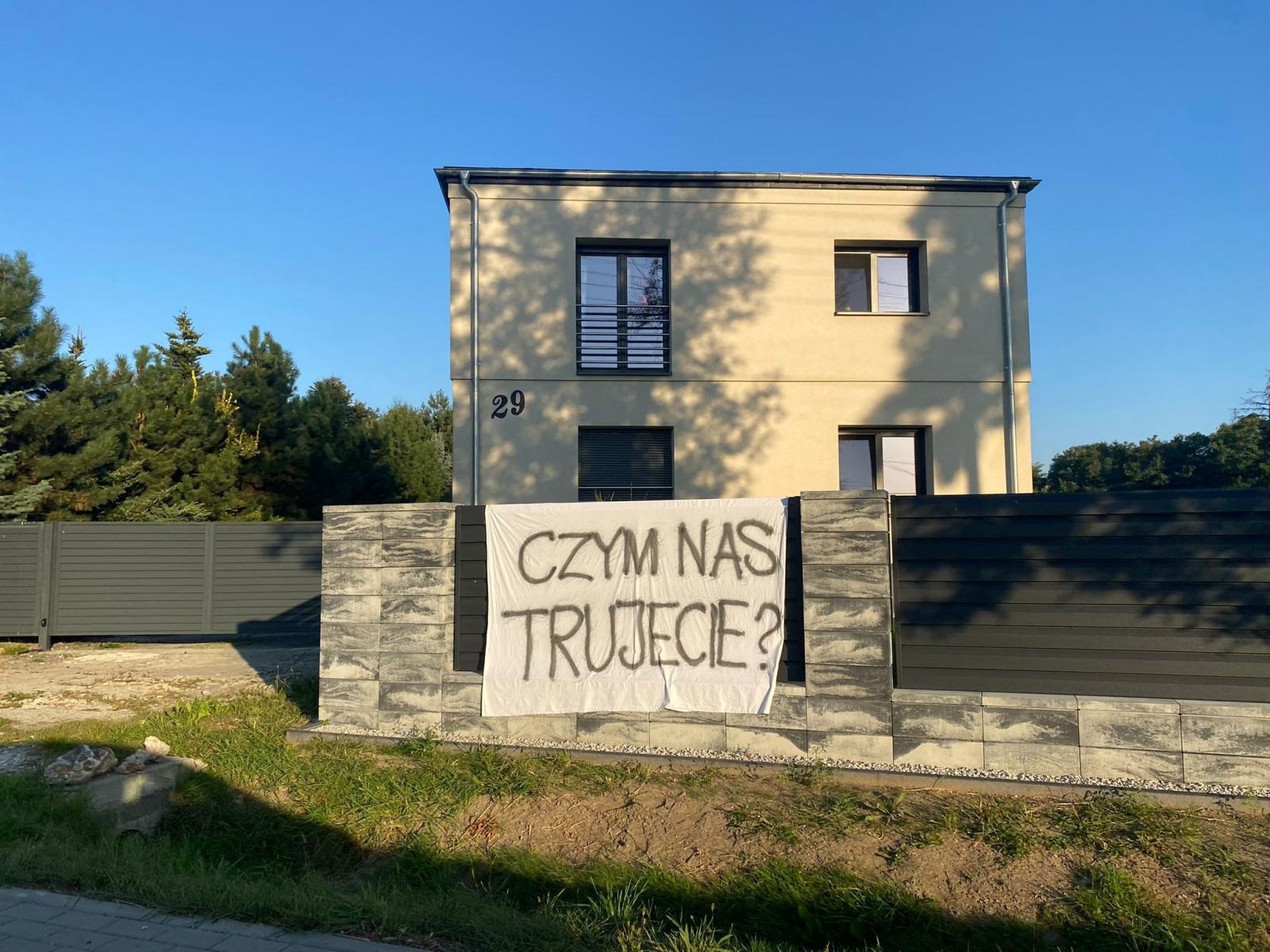 Zdjęcie w galerii na portalu naszraciborz.pl: W Brzeziu protestują, w środę sesja nadzwyczajna o odpadach wiadomości z regionu