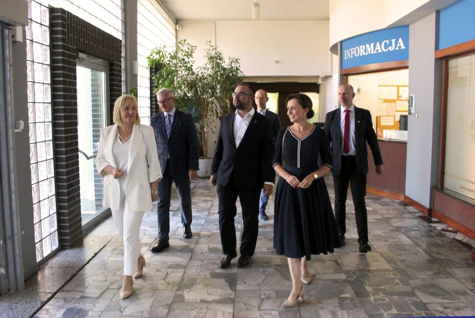 Zdjęcie w galerii na portalu naszraciborz.pl: Podsumowanie współpracy Akademii z Parlamentarzystami wiadomości z regionu