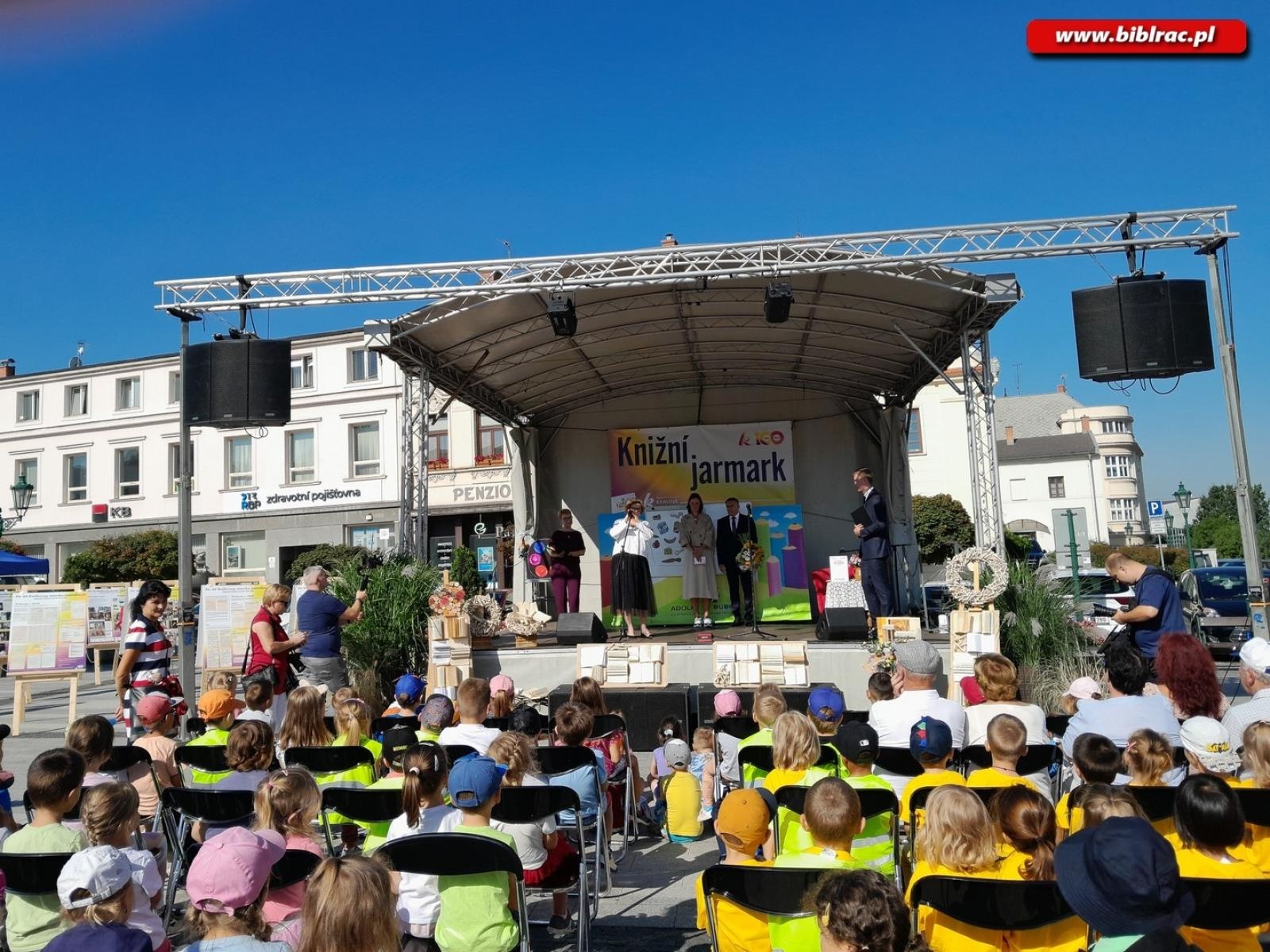 Zdjęcie w galerii na portalu naszraciborz.pl: Raciborska Biblioteka na rynku w Karwinie-Frysztacie wiadomości z regionu