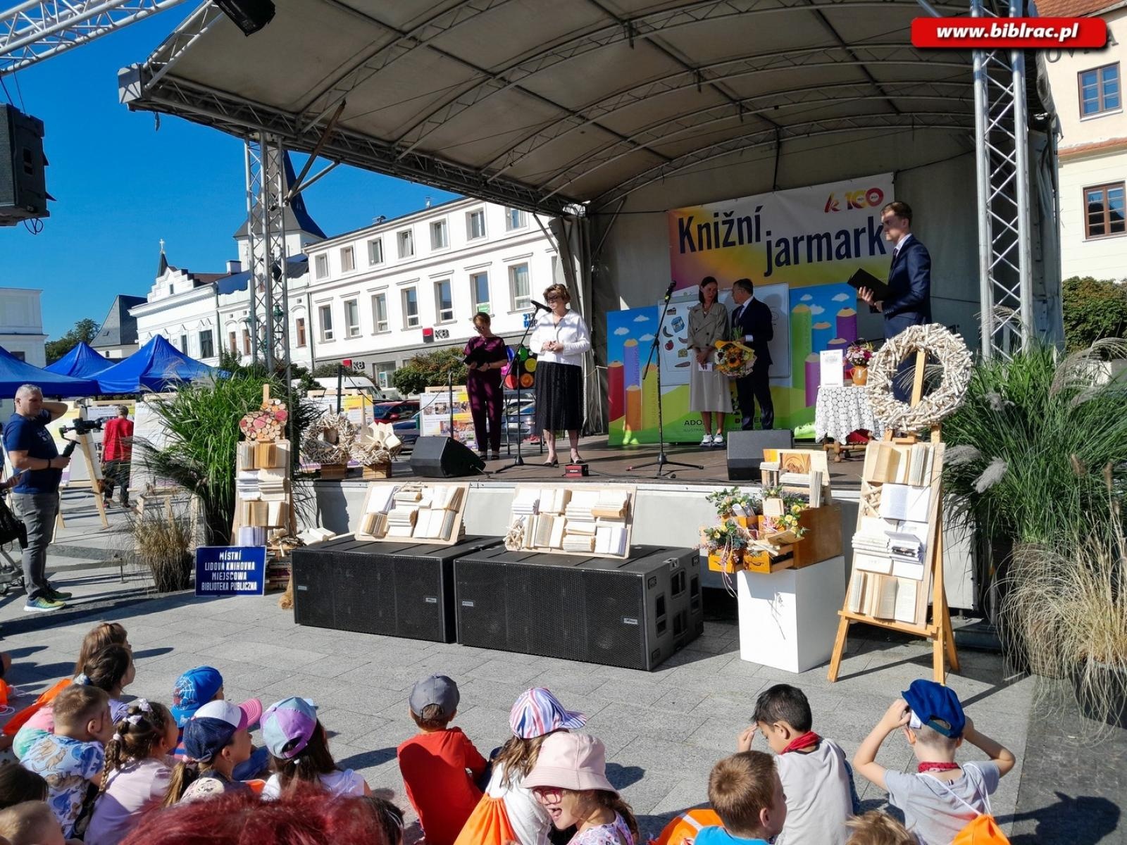 Zdjęcie w galerii na portalu naszraciborz.pl: Raciborska Biblioteka na rynku w Karwinie-Frysztacie wiadomości z regionu
