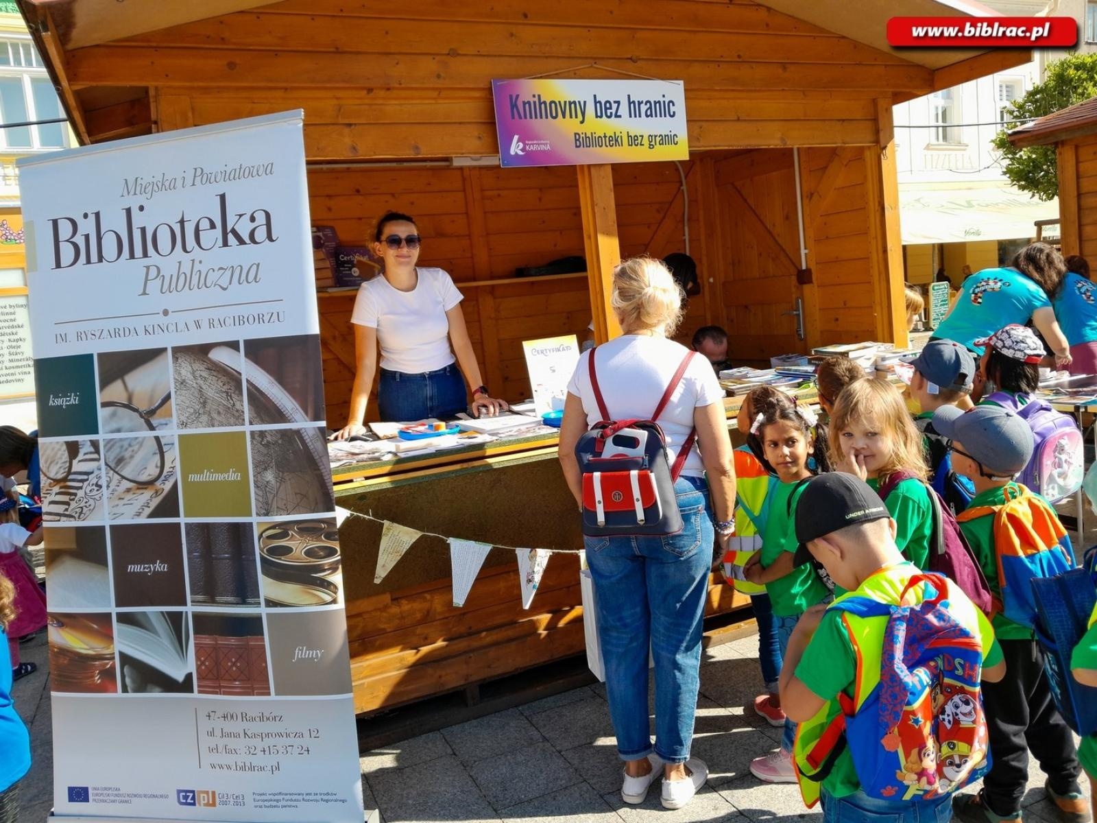 Zdjęcie w galerii na portalu naszraciborz.pl: Raciborska Biblioteka na rynku w Karwinie-Frysztacie wiadomości z regionu