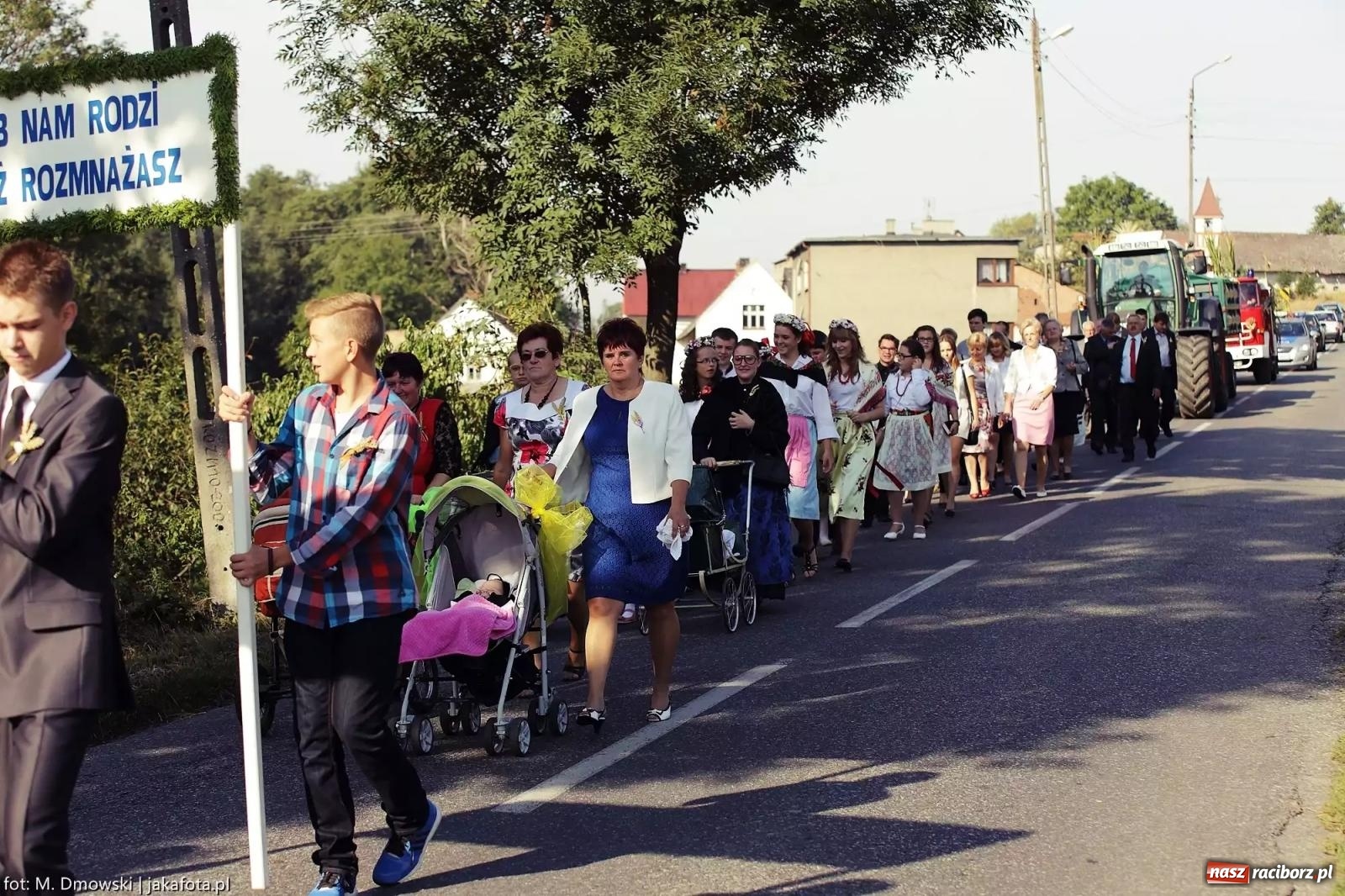 Zdjęcie w galerii na portalu naszraciborz.pl: Brzeźnica zaprasza na dożynki przy ruinach pałacu w Łubowicach wiadomości z regionu