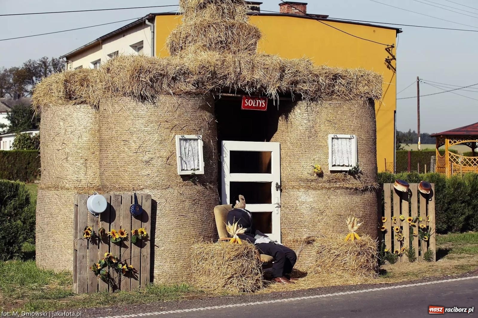 Zdjęcie w galerii na portalu naszraciborz.pl: Brzeźnica zaprasza na dożynki przy ruinach pałacu w Łubowicach wiadomości z regionu