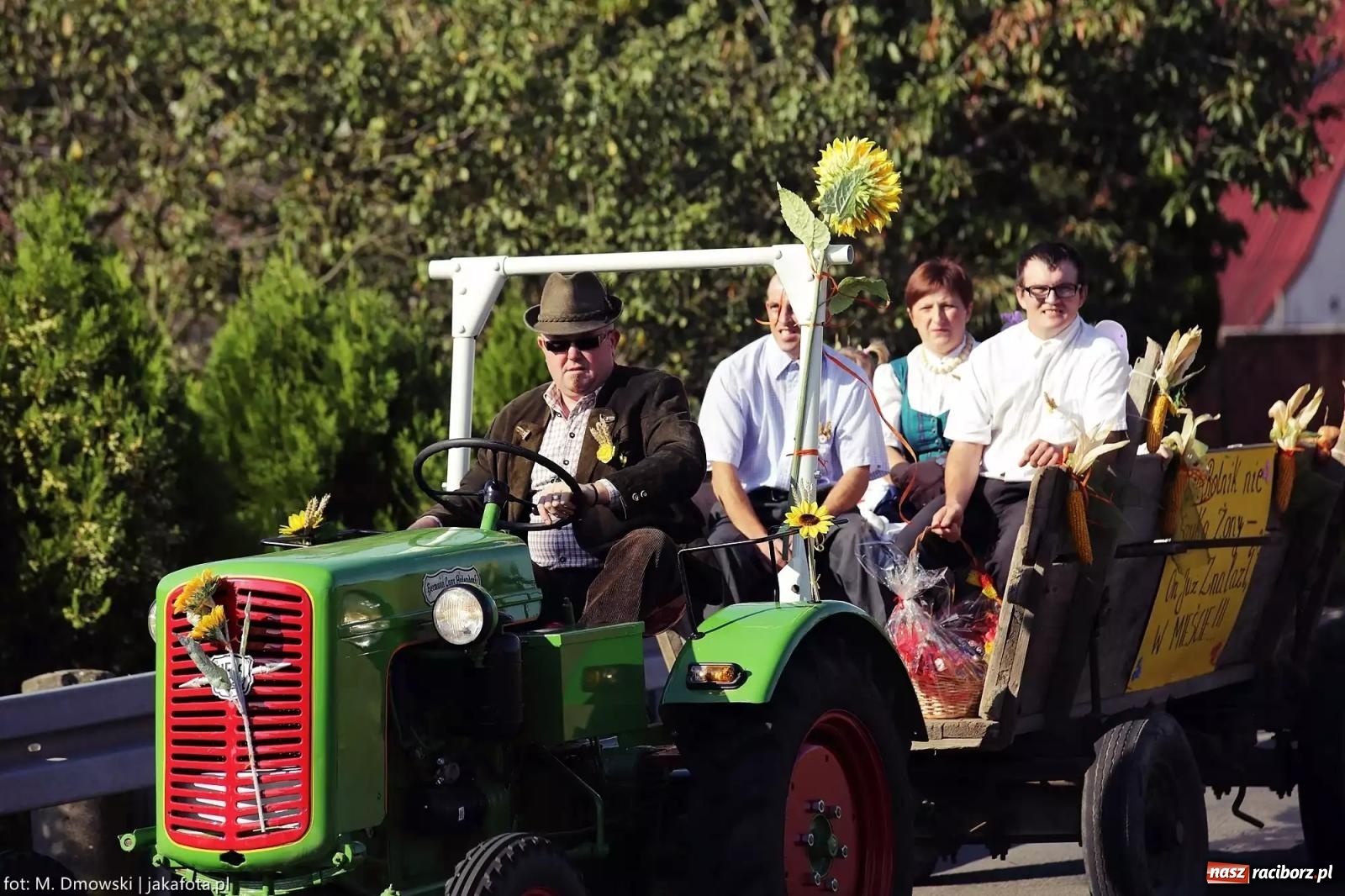 Zdjęcie w galerii na portalu naszraciborz.pl: Brzeźnica zaprasza na dożynki przy ruinach pałacu w Łubowicach wiadomości z regionu