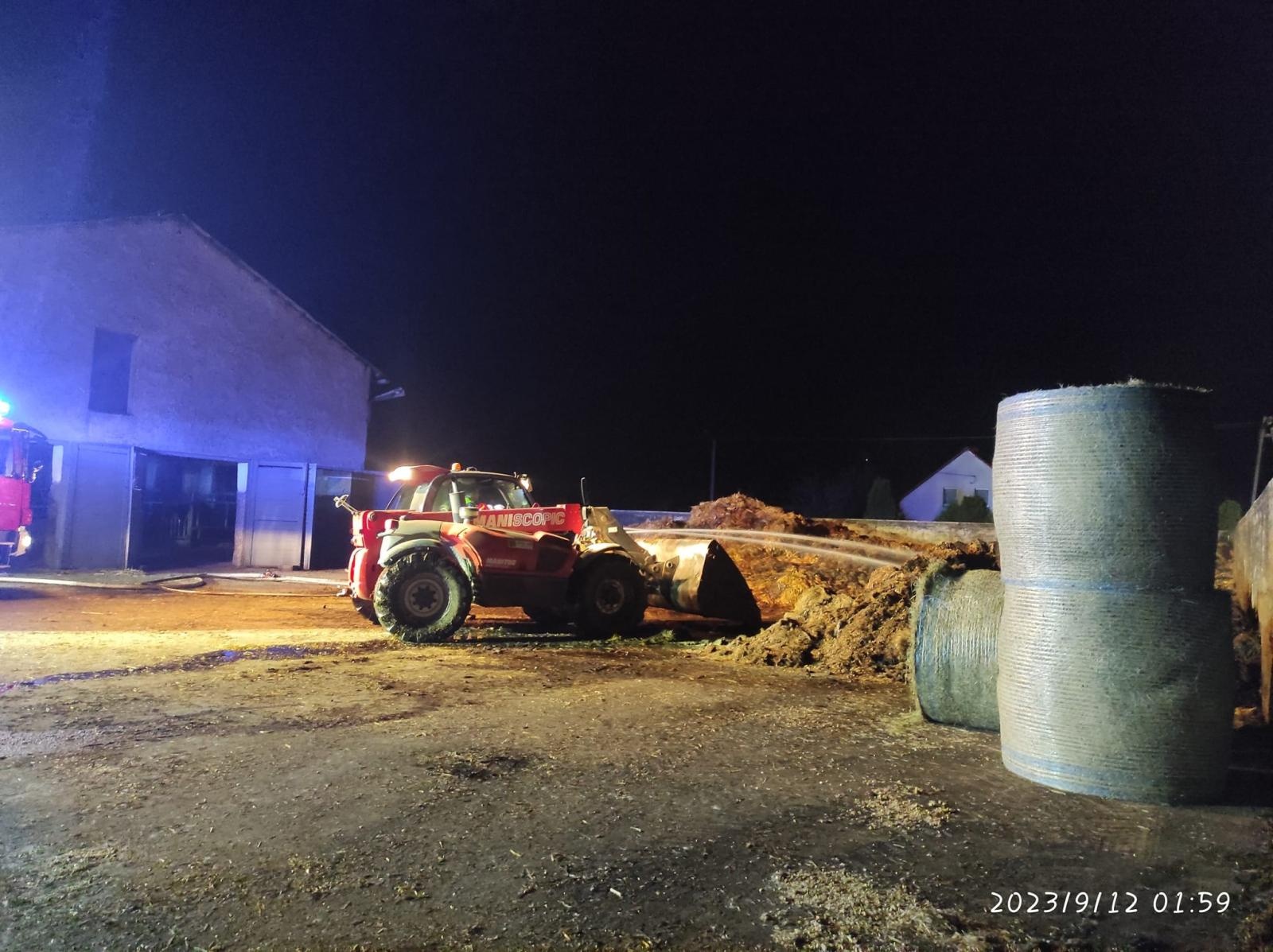 Zdjęcie w galerii na portalu naszraciborz.pl: Raport 998. Nocny pożar obornika w Ciechowicach wiadomości z regionu