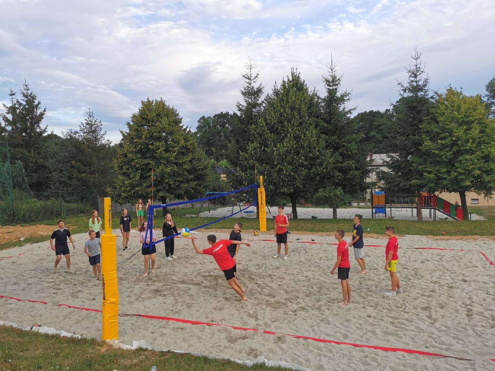 Zdjęcie w galerii na portalu naszraciborz.pl: Brzeźnica ma swoje boisko do plażówki wiadomości z regionu